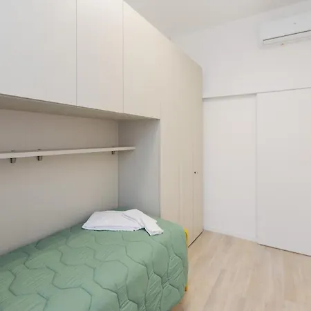 Andrea's House Via Lambrate 22 Апартаменты *
